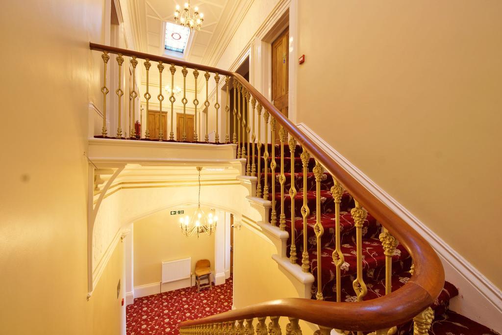 Edgerton Hotel ฮัดเดอร์สฟิลด์ ภายนอก รูปภาพ