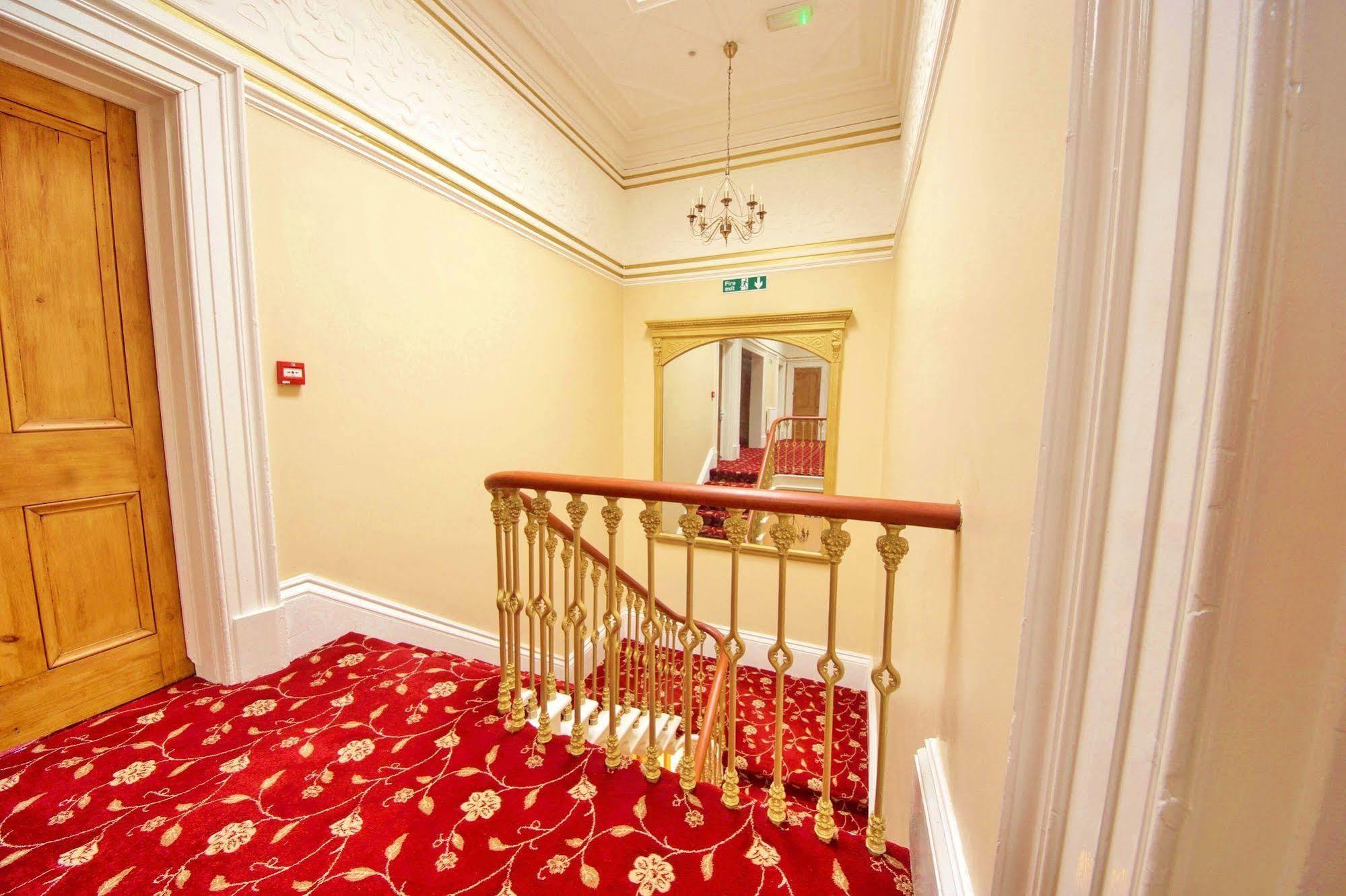Edgerton Hotel ฮัดเดอร์สฟิลด์ ภายนอก รูปภาพ