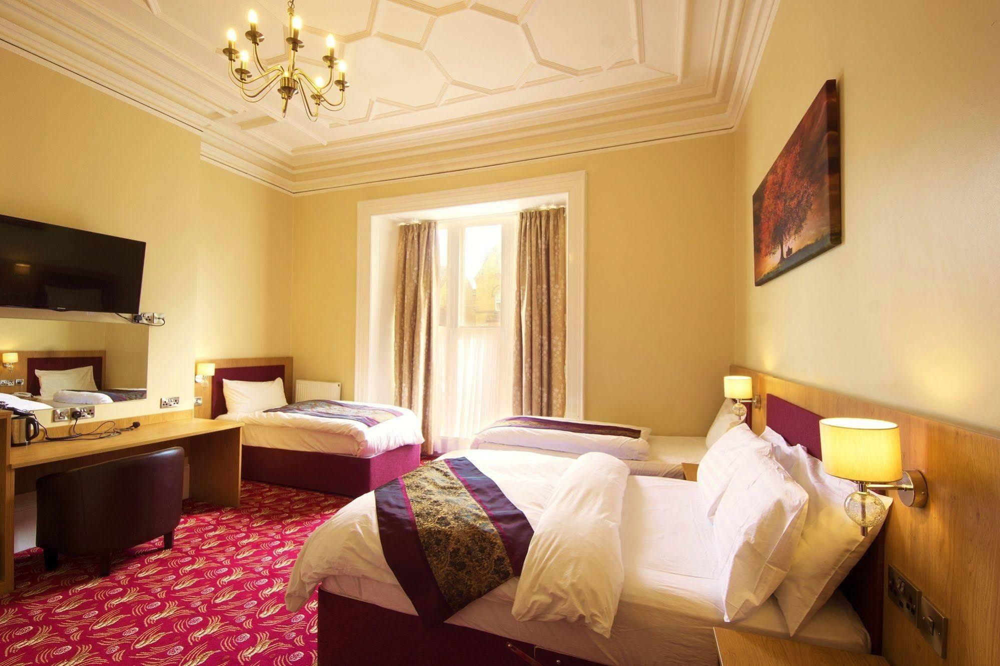 Edgerton Hotel ฮัดเดอร์สฟิลด์ ภายนอก รูปภาพ